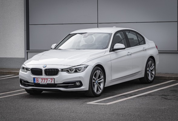 BMW 330