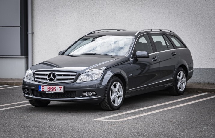 Mercedes-Benz C220
