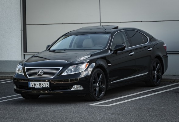Lexus LS