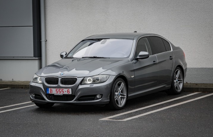 BMW 330