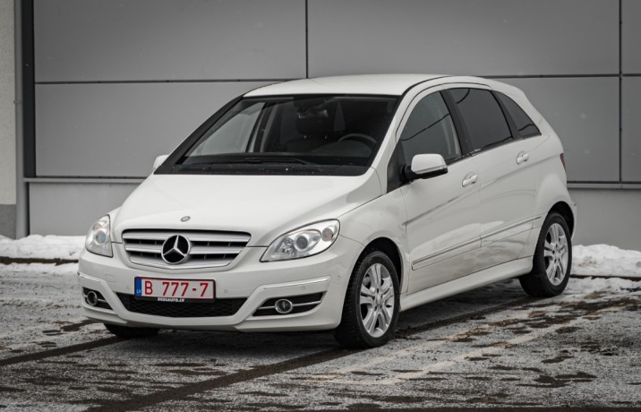 Mercedes-Benz B180