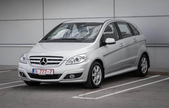 Mercedes-Benz B180